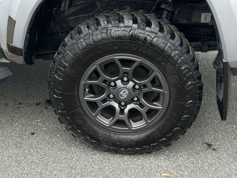 Used 2018 Toyota Tacoma SR5 image 11