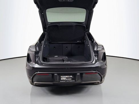 Certified 2025 Porsche Macan Turbo Electric AWD/4WD image 36