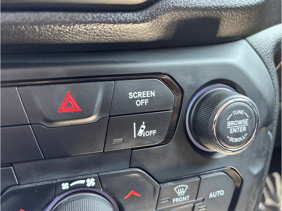 Used 2023 Jeep Renegade Latitude AWD/4WD image 29