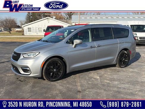 Used 2021 Chrysler Pacifica Touring-L image 1