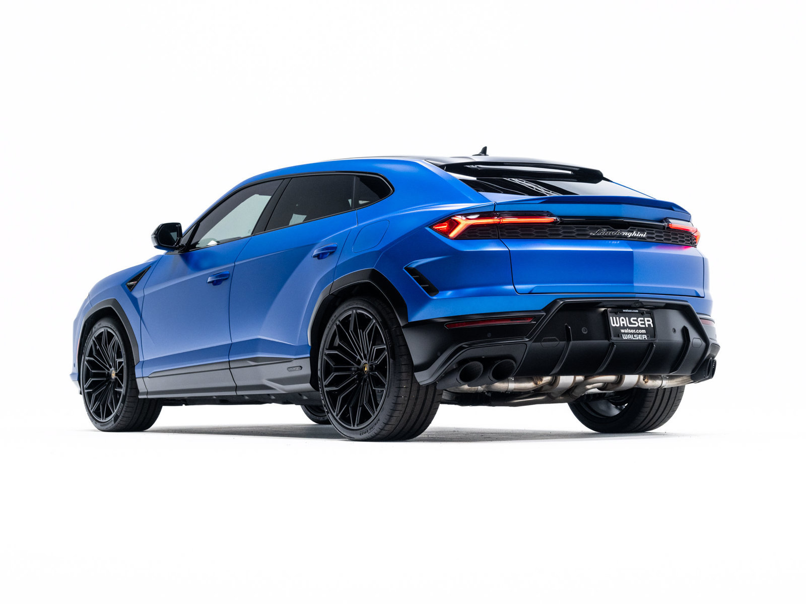 Used 2025 Lamborghini Urus SE AWD/4WD image 3