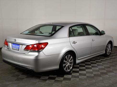 Used 2012 Toyota Avalon Limited FWD image 6