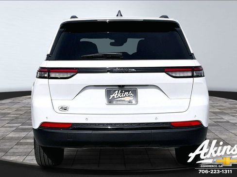 Used 2024 Jeep Grand Cherokee Altitude image 5