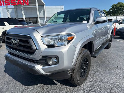 Used 2021 Toyota Tacoma SR5 AWD/4WD image 11