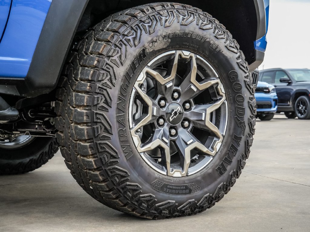 New 2026 Chevrolet Colorado ZR2 w/ Off-Road Front Bumper Package AWD/4WD image 9