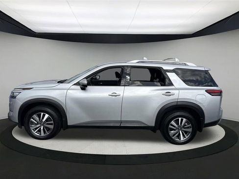 Used 2023 Nissan Pathfinder SL image 12
