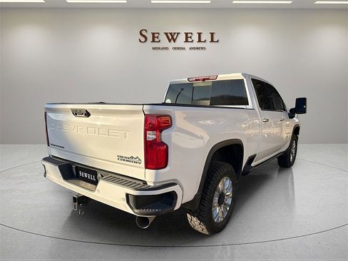 Used 2022 Chevrolet Silverado 2500 High Country w/ Safety Package II image 3