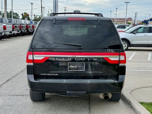 Used 2017 Lincoln Navigator Reserve AWD/4WD image 5