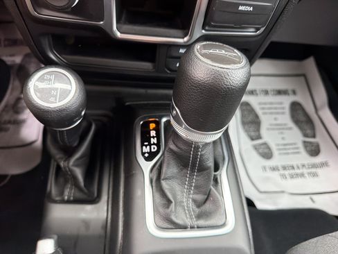 Used 2024 Jeep Gladiator Sport AWD/4WD image 24