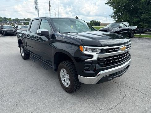 Used 2023 Chevrolet Silverado 1500 LT AWD/4WD image 2