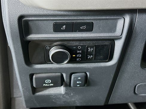 Used 2024 Ford Expedition Max XLT image 16