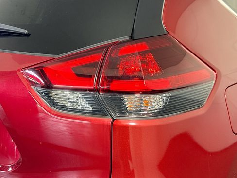 Used 2019 Nissan Rogue SV w/ Sun & Sound Touring Package image 34