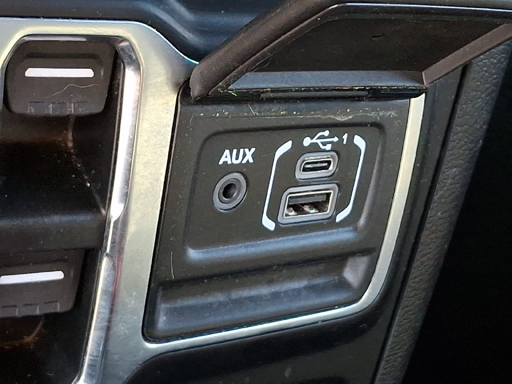 Used 2022 Jeep Wrangler Unlimited Sahara w/ Cold Weather Group AWD/4WD image 24
