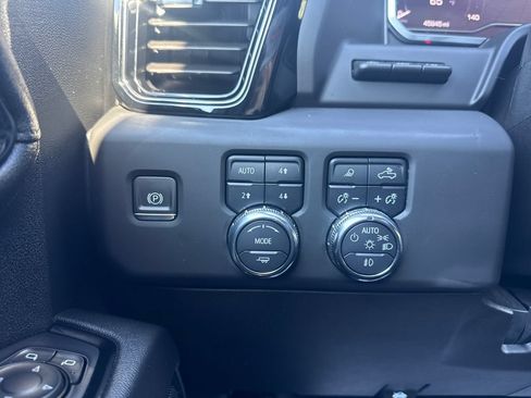 Used 2024 GMC Sierra 2500 AT4 w/ AT4 Premium Plus Package AWD/4WD image 29
