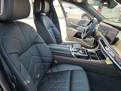 New 2025 BMW i7 xDrive60 image 10