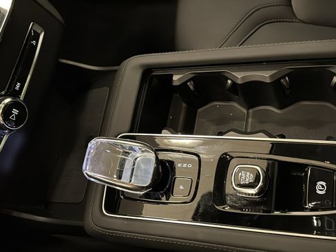 Used 2025 Volvo XC90 B6 Plus image 19