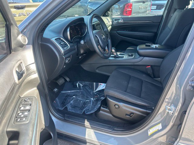 Used 2019 Jeep Grand Cherokee Laredo AWD/4WD image 24