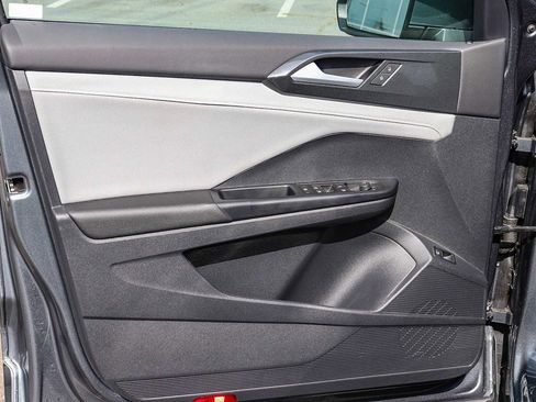 Used 2022 Volkswagen Taos SEL w/ Panoramic Sunroof Package image 23