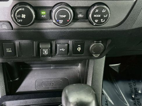 Used 2020 Toyota Tacoma TRD Sport AWD/4WD image 23