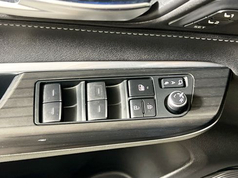 Used 2023 Toyota Venza Nightshade AWD/4WD image 16