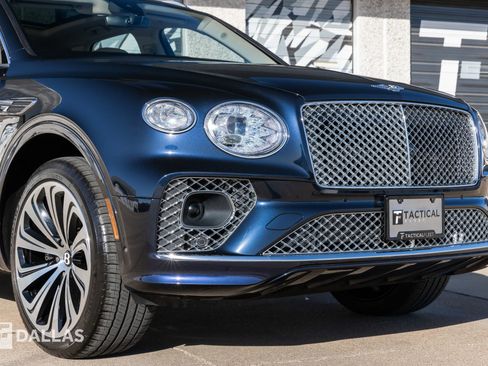 Used 2022 Bentley Bentayga image 2