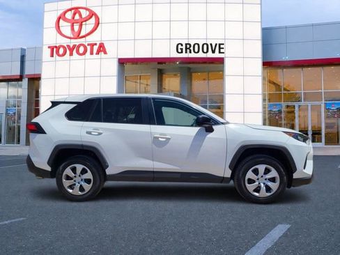 Used 2019 Toyota RAV4 LE w/ Carpet Mat Package AWD/4WD image 6