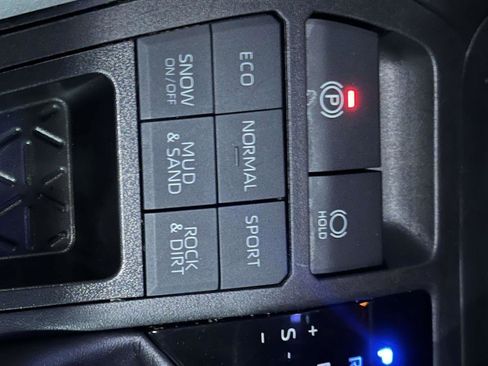 Used 2023 Toyota RAV4 LE AWD/4WD image 26