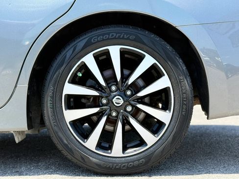 Used 2018 Nissan Altima 2.5 SL FWD image 32