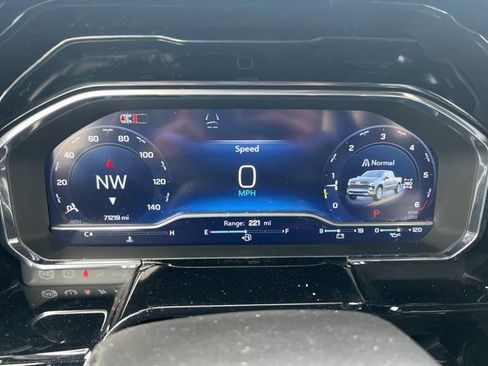 Used 2024 Chevrolet Silverado 1500 LTZ w/ Technology Package AWD/4WD image 10