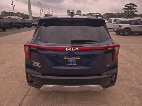 Used 2024 Kia Seltos EX AWD/4WD image 7