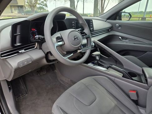 Used 2023 Hyundai Elantra SEL w/ Preferred Accessory Package image 12