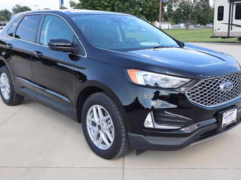 Used 2024 Ford Edge SEL w/ Convenience Package AWD/4WD image 3