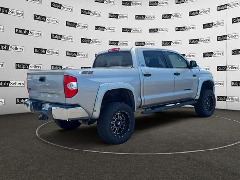 Used 2017 Toyota Tundra SR5 w/ SR5 Upgrade Package AWD/4WD image 6