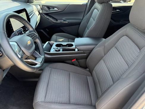 Used 2026 Chevrolet Equinox LT FWD image 9