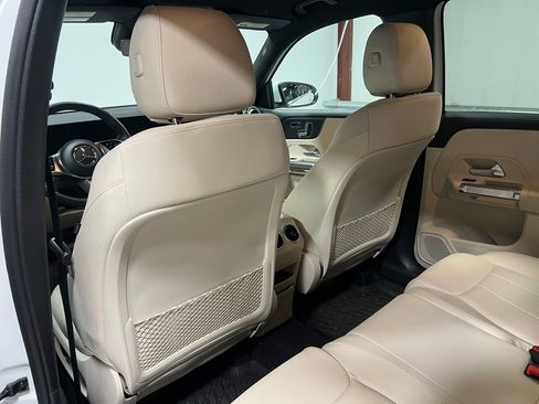 Used 2025 Mercedes-Benz GLB 250 4MATIC image 26