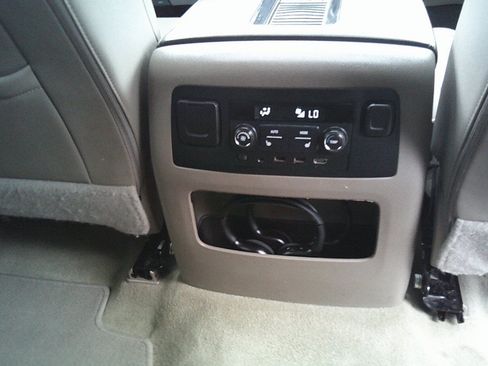 Used 2017 Chevrolet Suburban Premier AWD/4WD image 15