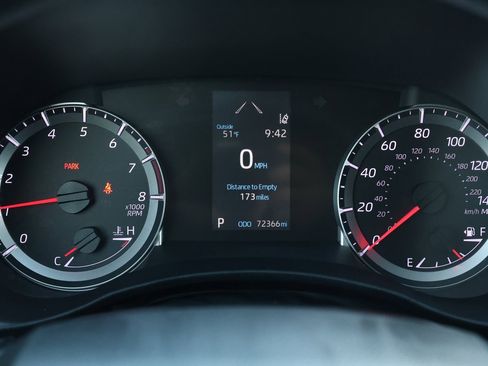 Used 2021 Toyota Highlander L image 18