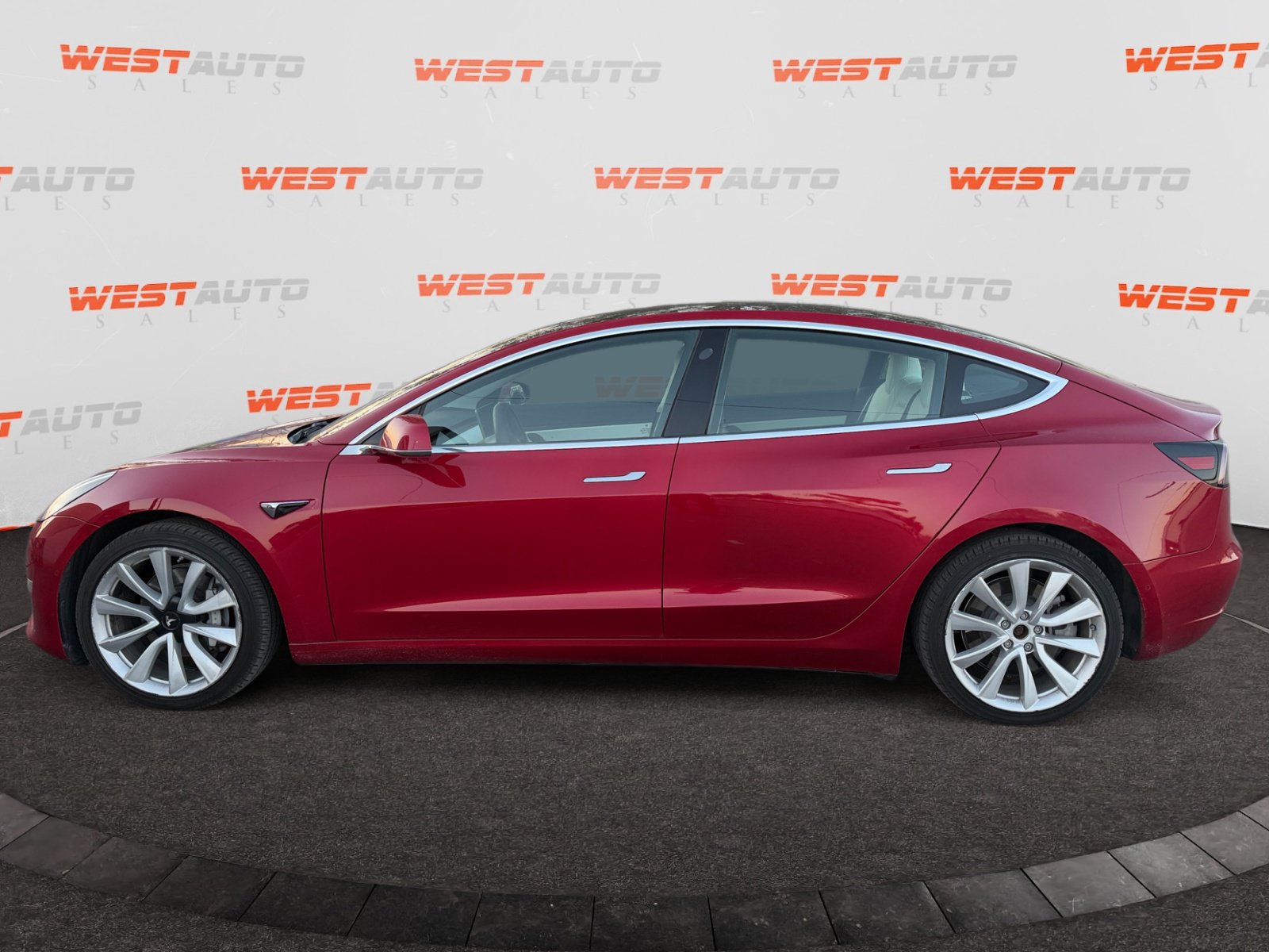 Used 2020 Tesla Model 3 Standard Range RWD image 2