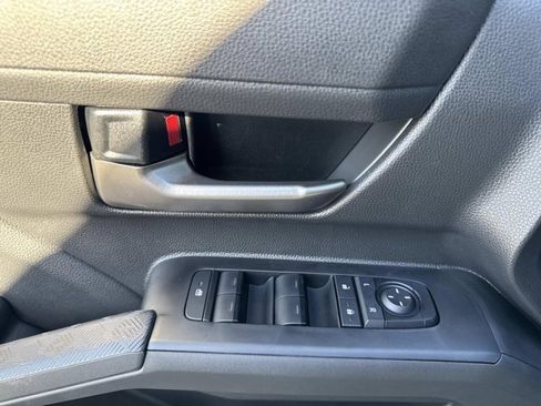 Certified 2025 Toyota Tacoma TRD Off-Road image 8