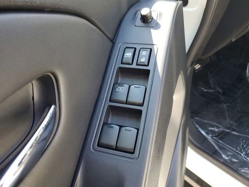 Used 2024 Nissan Frontier SV w/ Hardbody Edition image 18