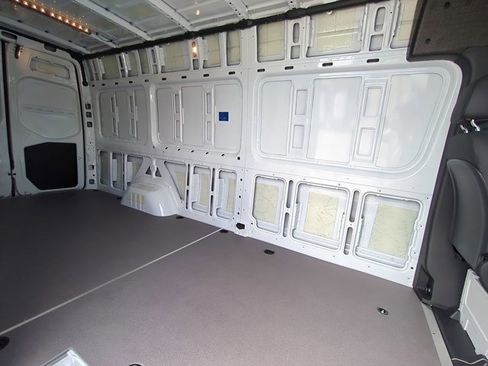 Used 2025 Mercedes-Benz Sprinter 2500 image 14