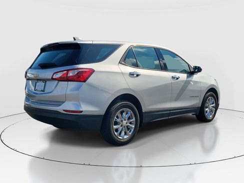 Used 2019 Chevrolet Equinox LS FWD image 4