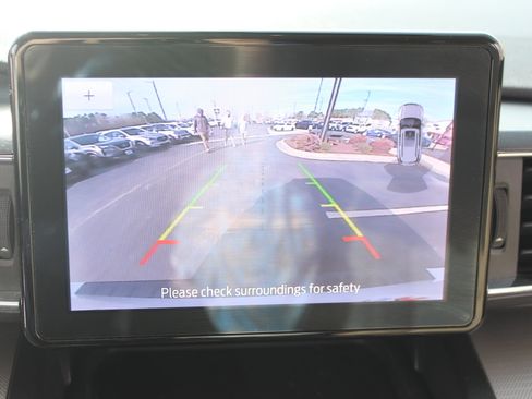 Used 2020 Ford Explorer XLT w/ Equipment Group 202A image 20