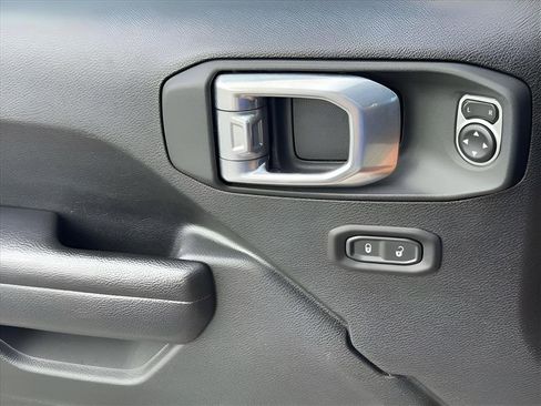 Used 2024 Jeep Wrangler Unlimited image 19