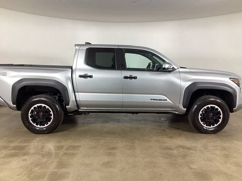 Used 2024 Toyota Tacoma TRD Off-Road AWD/4WD image 4
