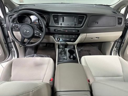 Used 2018 Kia Sedona L FWD image 13