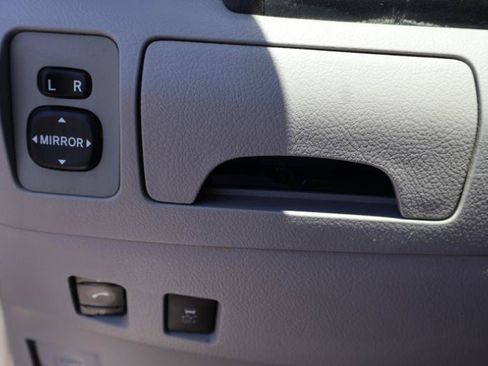 Used 2011 Toyota Camry LE FWD image 18