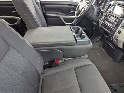 Used 2018 Nissan Titan SV image 12