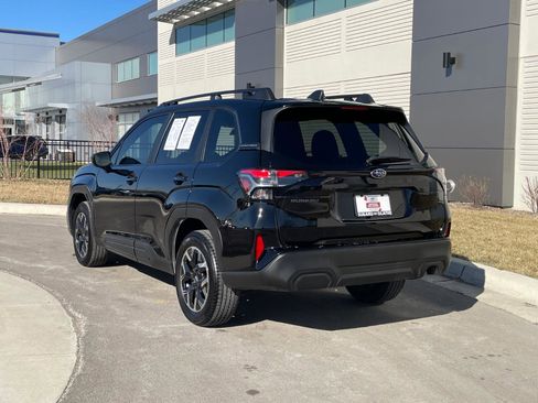 Used 2025 Subaru Forester Premium w/ Convenience Package #1 image 5