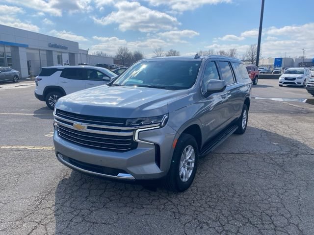 Used 2023 Chevrolet Suburban LT AWD/4WD image 2